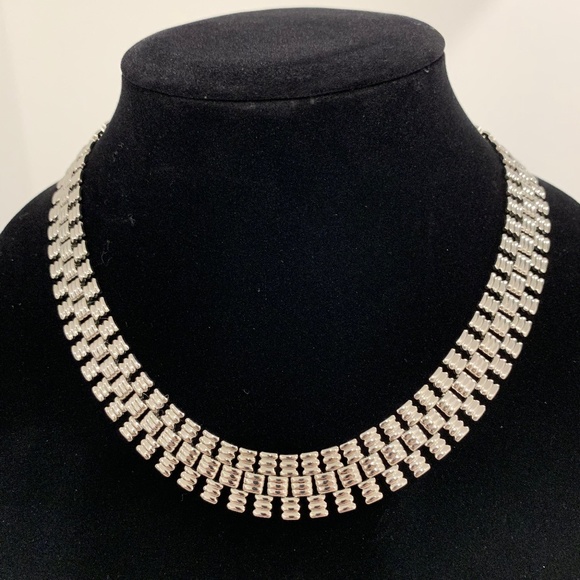 Monet Jewelry - ❤️⛏HP⛏❤️ VTG MONET SILVER TONE MODERNIST CHOKER